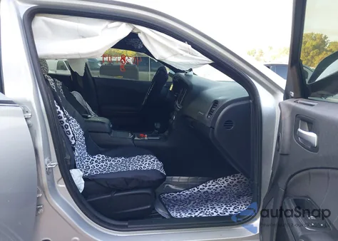 2019 Dodge Charger Sxt Awd z USA, uszkodzony, nr VIN 2C3CDXJG1KH619649